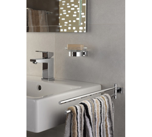 Полотенцедержатель Grohe Essentials Cube 40624001 поворотный Хром