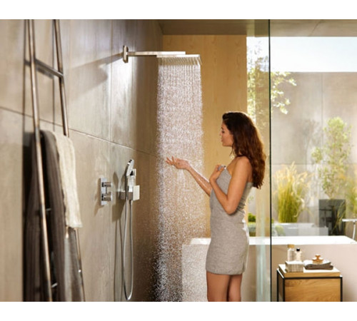 Шланговое подсоединение Hansgrohe Fixfit Porter 300 26456400 с полкой и держателями лейки Хром Белый